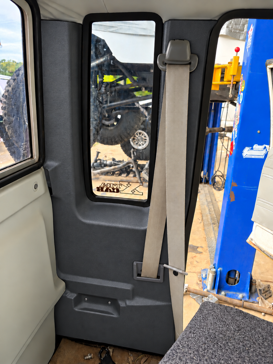 SR5 Xtra Cab Rear Interior Panel Pair (1984-88 Pickup)