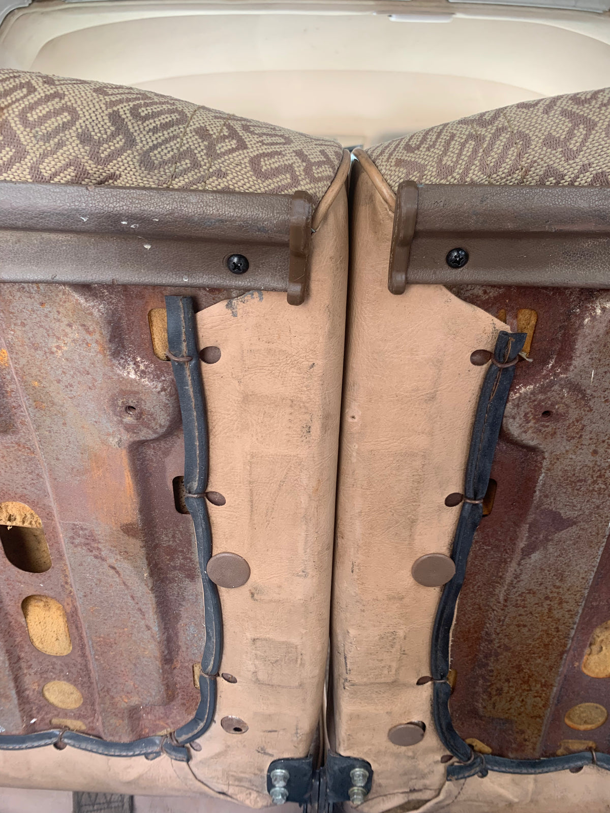 SR5 Rear Seat Trim End Pieces – product photo 3